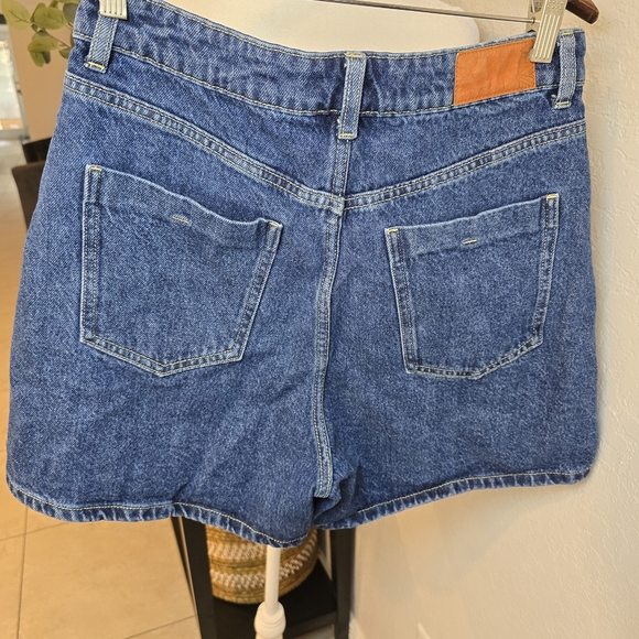Zara 80s/90s High Rise Blue Denim Women Shorts Size 8 - Picture 5 of 9